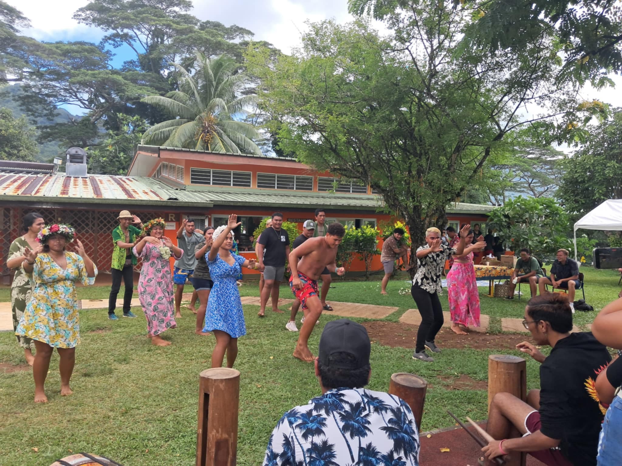 Moorea célèbre son identité : Une matinée polynésienne inoubliable au lycée d’Opunohu